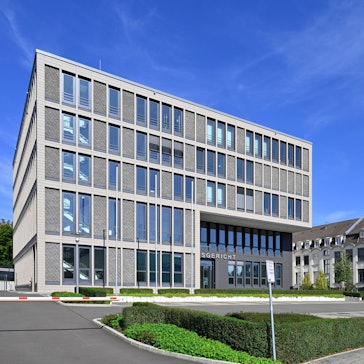 Das Gummersbacher Amtsgericht auf dem Steinmüllergelände in der Außenansicht.