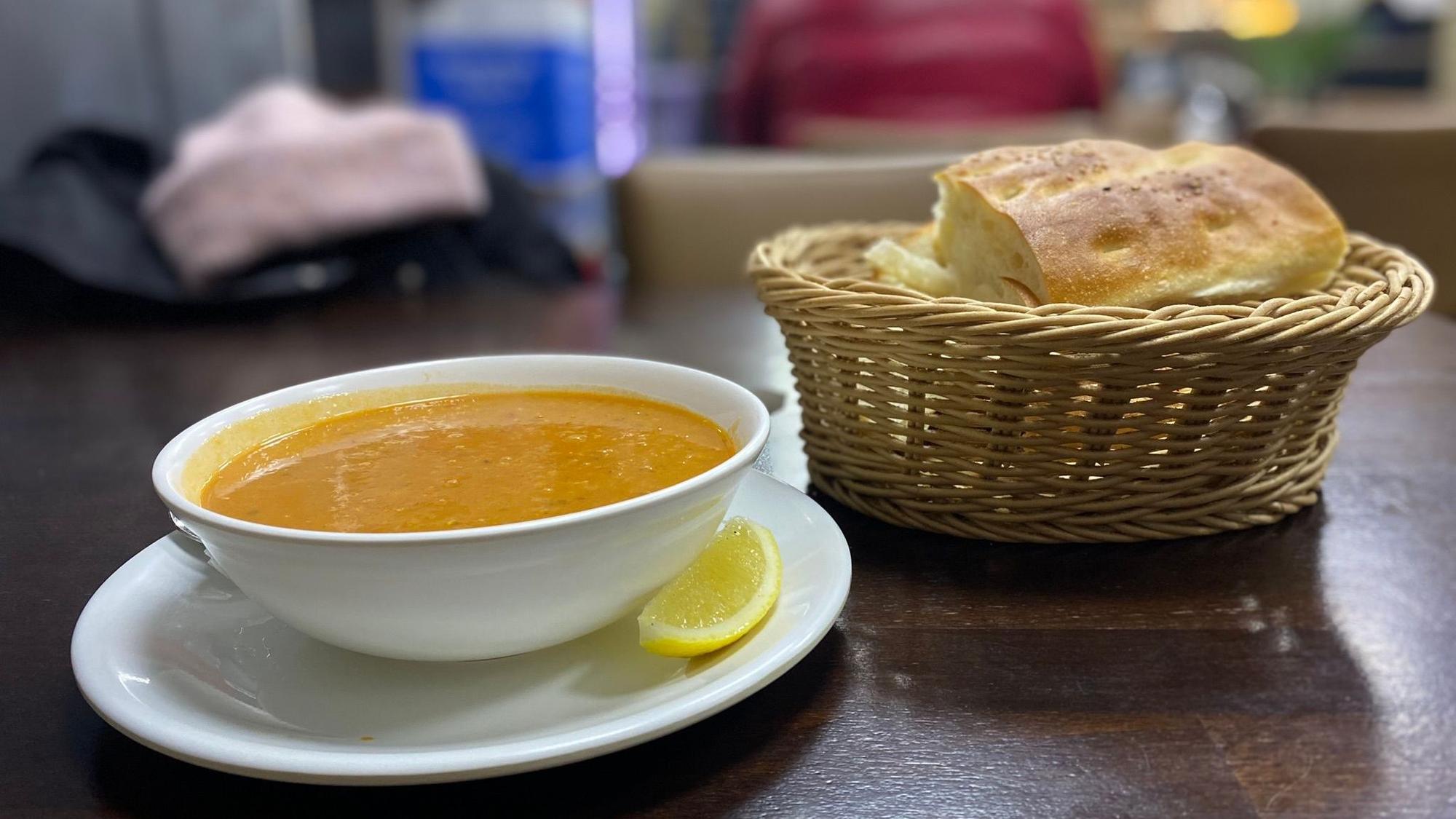 Türkische Linsensuppe im Restaurant Tadim Damak.