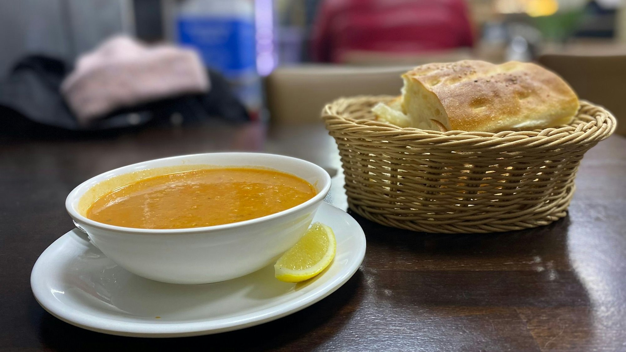 Türkische Linsensuppe im Restaurant Tadim Damak.