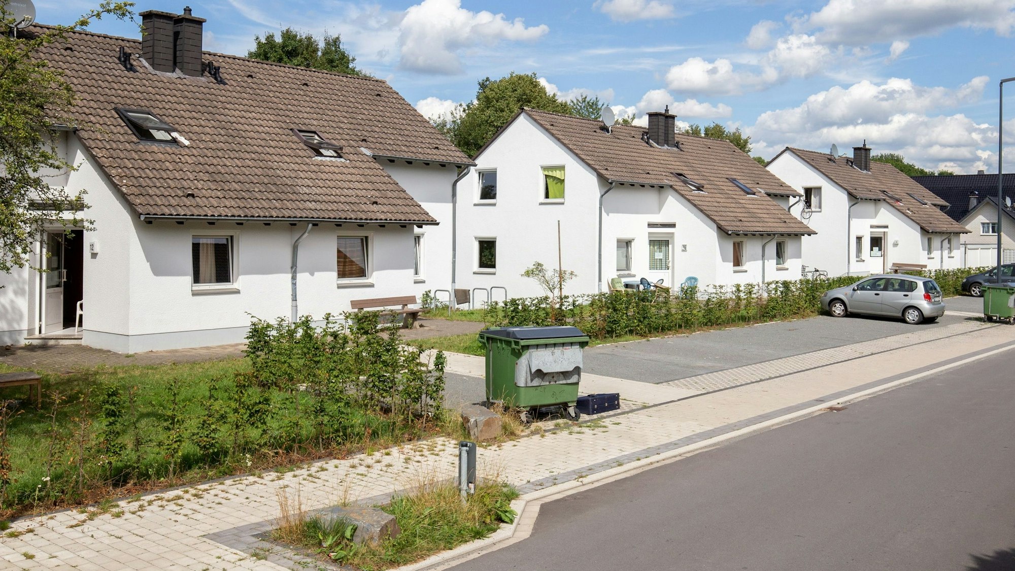 Am Aspenweg im Stadtteil Hermesdorf führt die Stadt Waldbröl eine Unterkunft für Geflüchtete. Diese soll durch den Ankauf einer neuen Immobilie noch in diesem Jahr entlastet werden – sofern sich ein geeignetes Gebäude findet.