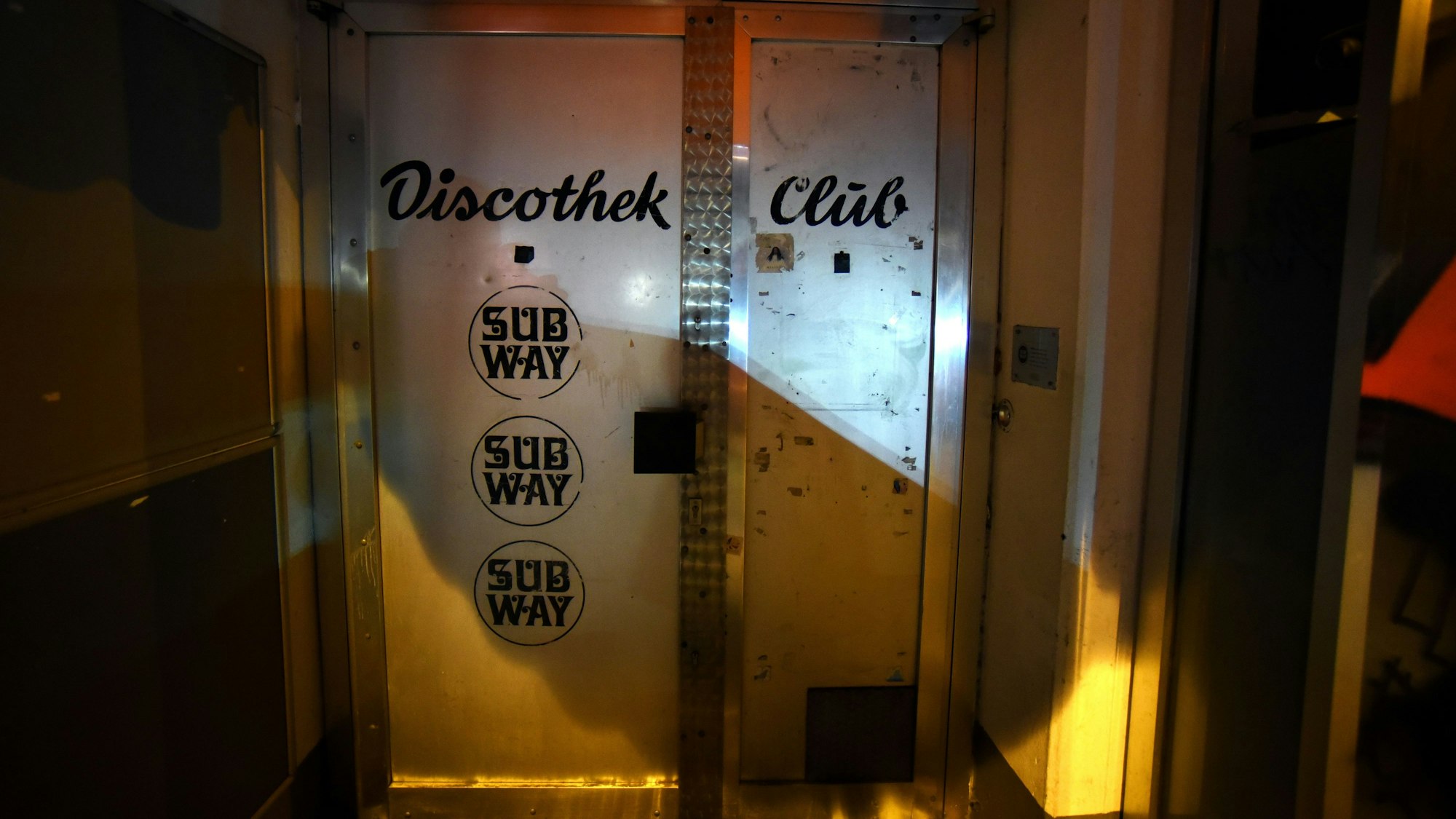 Tür zum Club Subway an der Aachener Straße