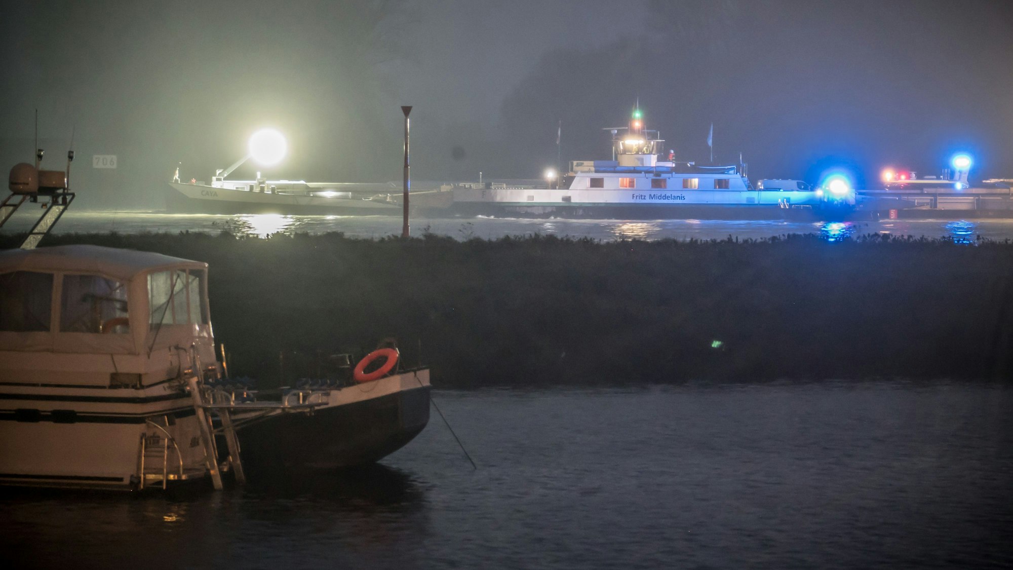 Ende 2023 war die „Fritz Middelanis“ havariert. Seitdem steht der Fährbetrieb zwischen Hitdorf und Langel still.