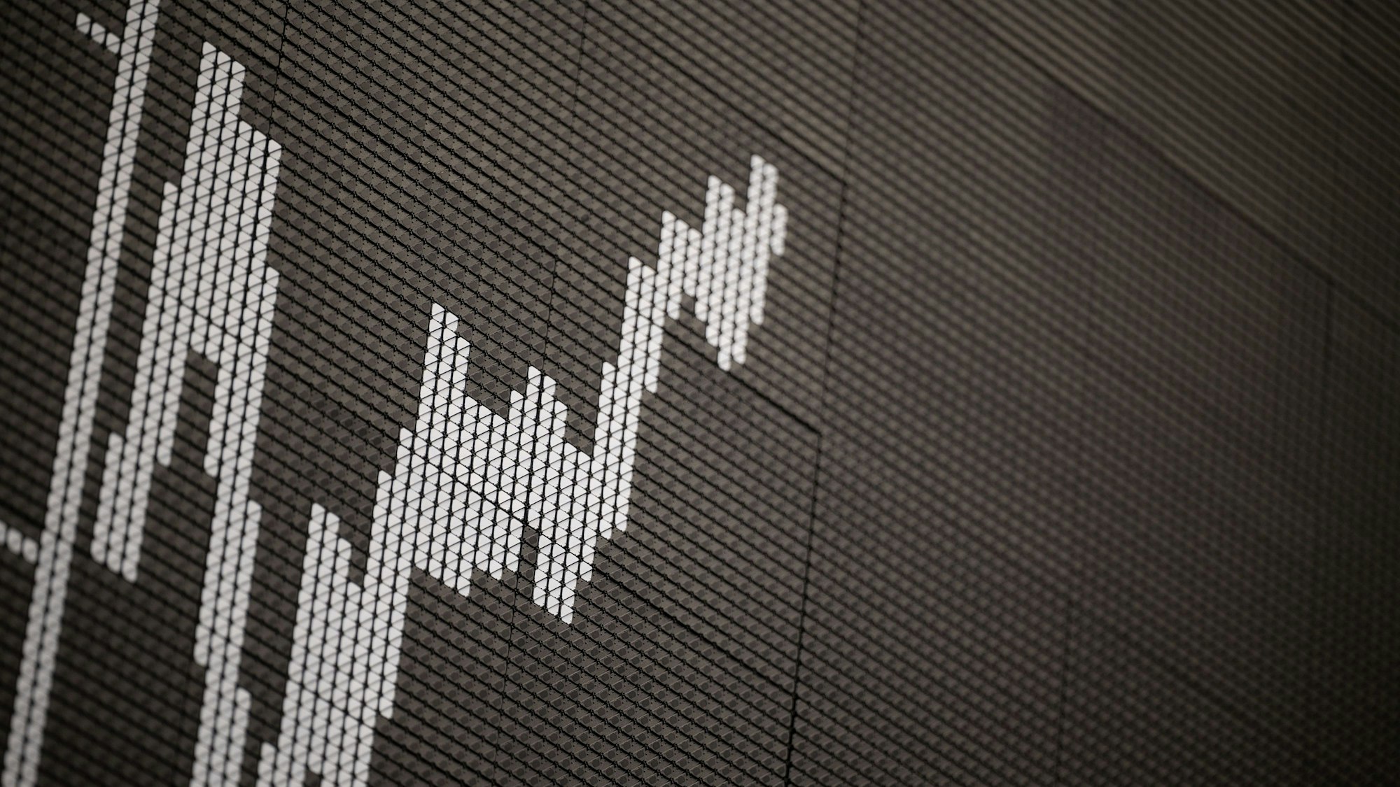 Der Verlauf des Dax wird kurz nach Handelsstart auf der Anzeigetafel in der Frankfurter Börse angezeigt.