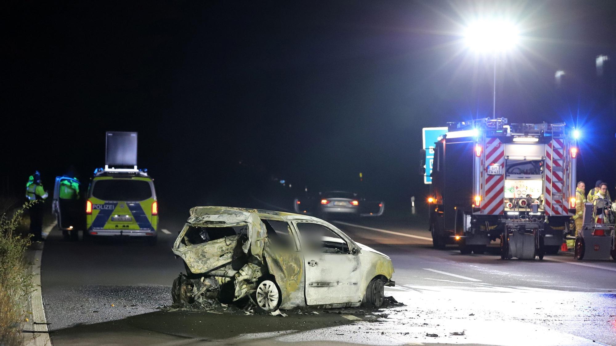 Zwei Personen starben bei dem Unfall auf der A555 bei Wesseling.