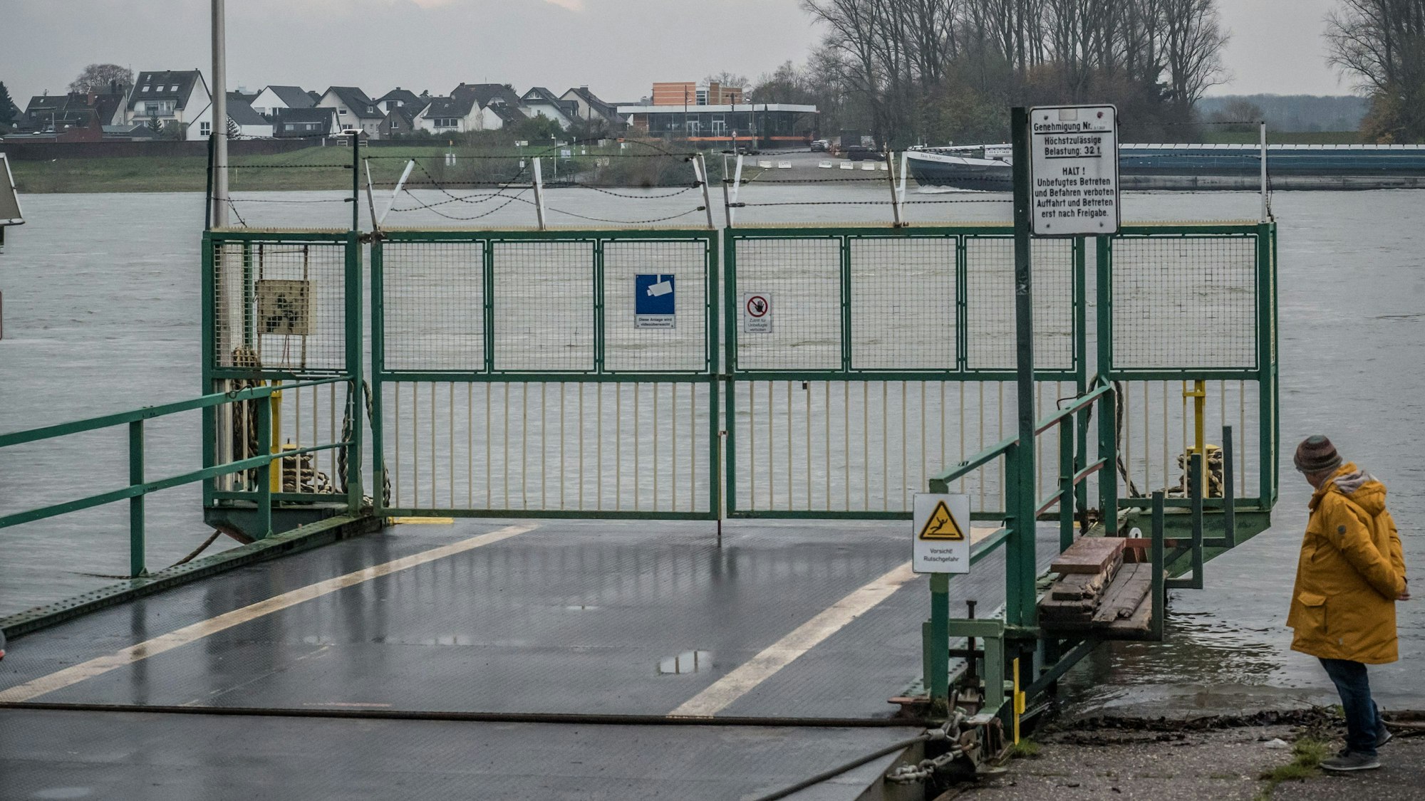 Am Hitdorfer Hafen: Die Fähre „Fritz Middelanis“ fällt wieder für längere Zeit aus.