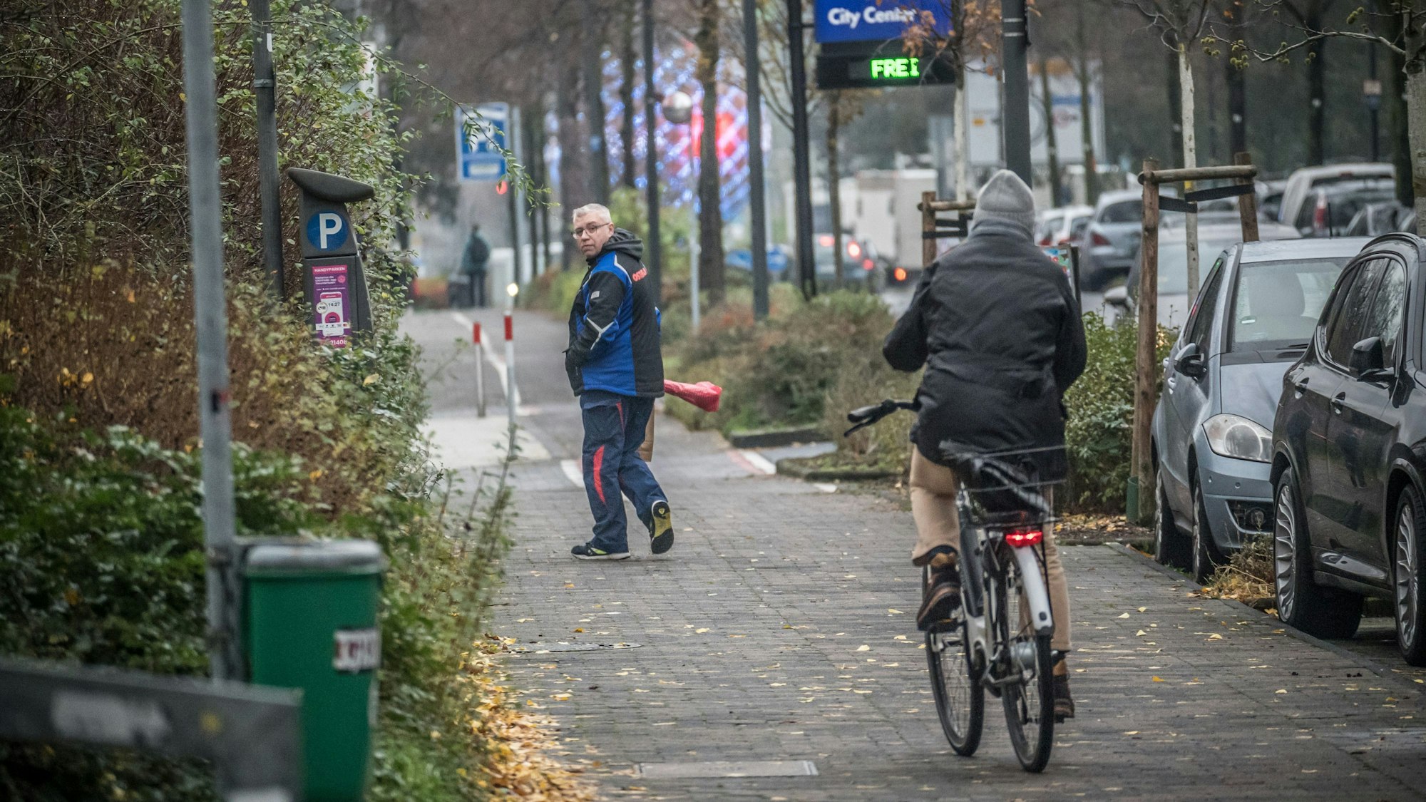 Friedrich-Ebert-Straße: Die Straße ist seit Jahren für Radler freigegeben. Bild: Ralf Krieger