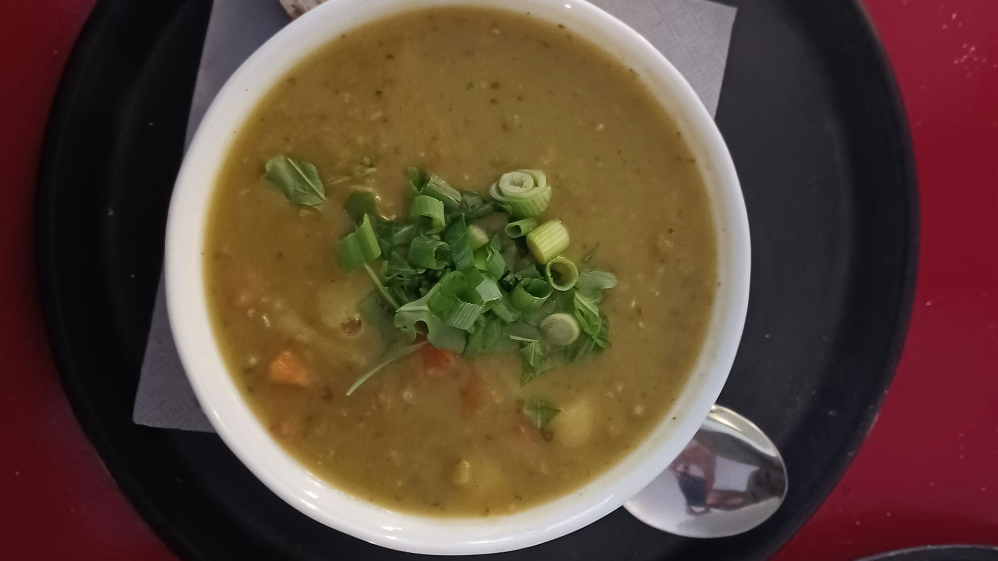 Erbsensuppe in der Suppenbar