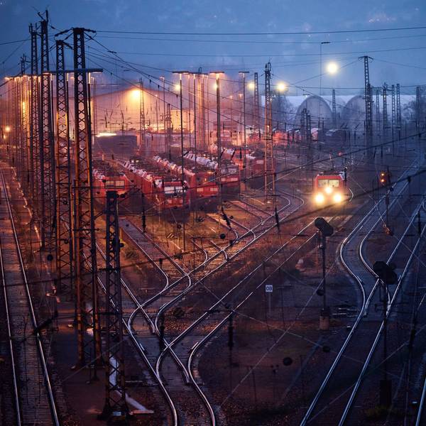 Lokomotiven stehen während des bundesweiten Warnstreiks bei der Deutschen Bahn im Rangierbahnhof Hagen-Vorhalle. (Archivbild)