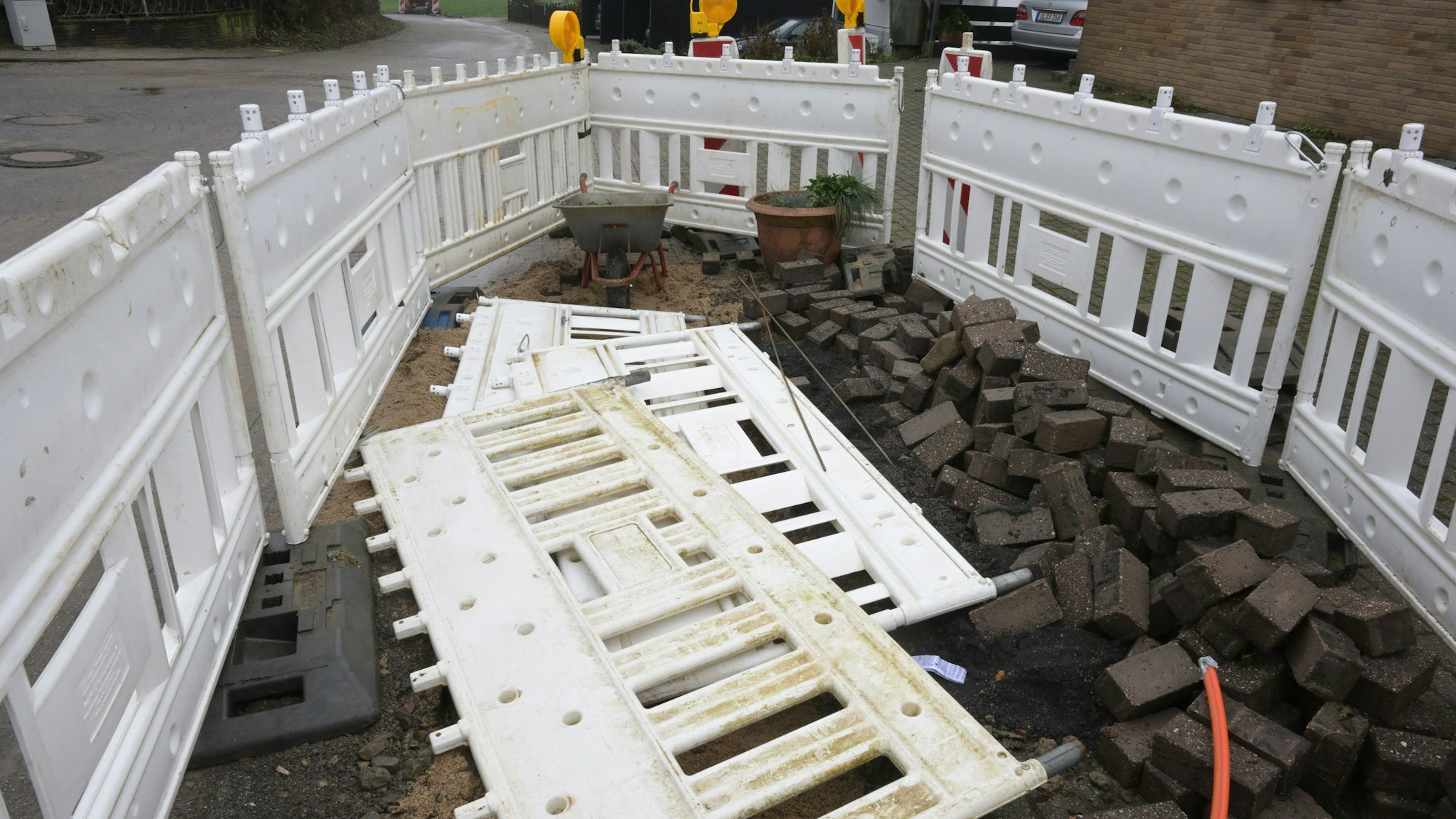 Eine Baustelle für Glasfaserkabel in Odenthal-Eikamp.