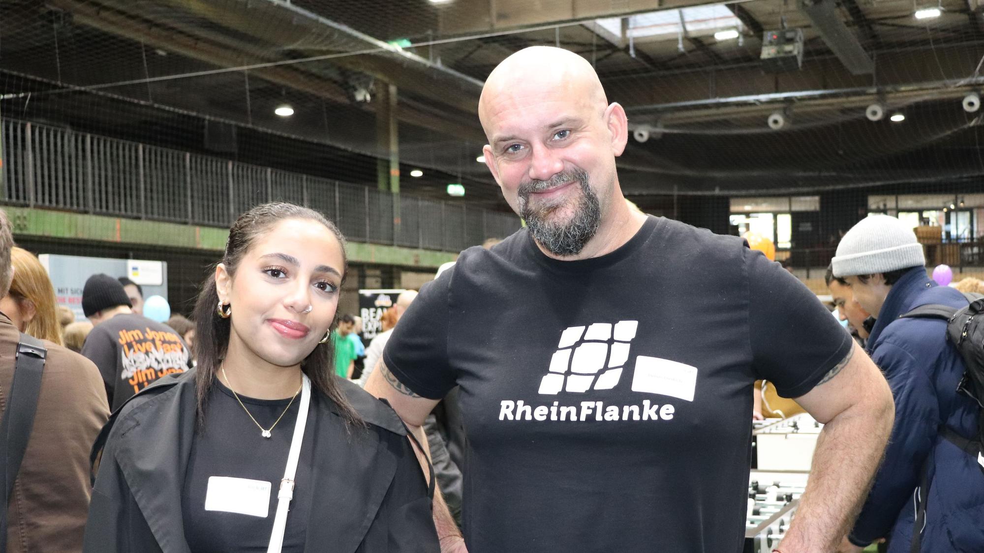 Selma (Schülerin am Berufskolleg Lindenstraße) und Dennis Diederich („Rheinflanke“)