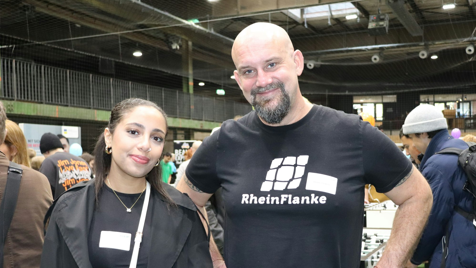 Selma (Schülerin am Berufskolleg Lindenstraße) und Dennis Diederich („Rheinflanke“)