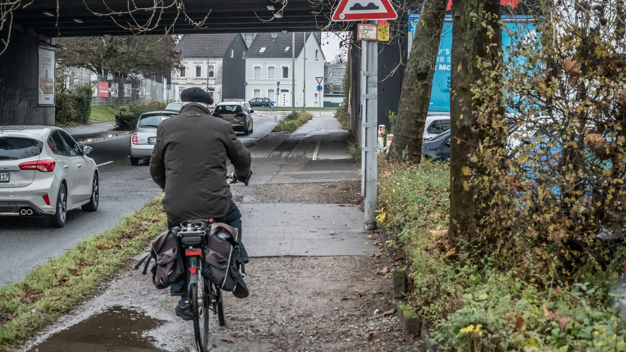 Robert-Blum-Straße: Diesen Radweg muss man nicht benutzen, man darf aber. Die Straße ist für Radler freigegeben.