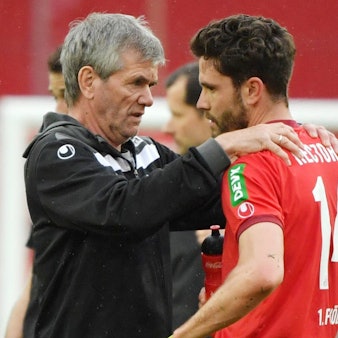 Friedhelm Funkel und Jonas Hector im Mai 2021.