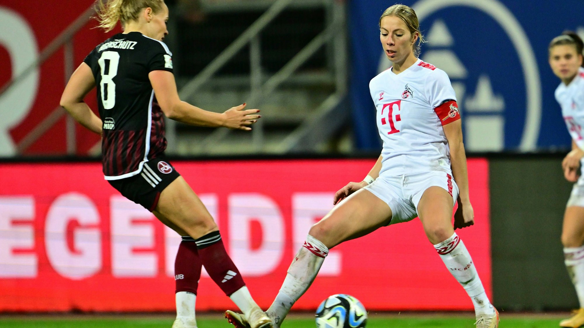 05.11.2023 - Fussball - Saison 2023 2024 - 1. Frauen - Fussball - Bundesliga - 06. Spieltag: 1. FC Nürnberg FCN  Club  - 1. FC Köln - Sportfoto Zink / - xwoxzix - Kerstin Bogenschütz Bogenschuetz 8, 1. FC Nürnberg / FCN  Sharon Beck 10, FC Köln  *** 05 11 2023 Soccer Season 2023 2024 1 Women Soccer Bundesliga 06 Matchday 1 FC Nürnberg FCN Club 1 FC Köln Sportfoto Zink xwoxzix Kerstin Bogenschütz Bogenschuetz 8, 1 FC Nürnberg FCN Sharon Beck 10, FC Köln