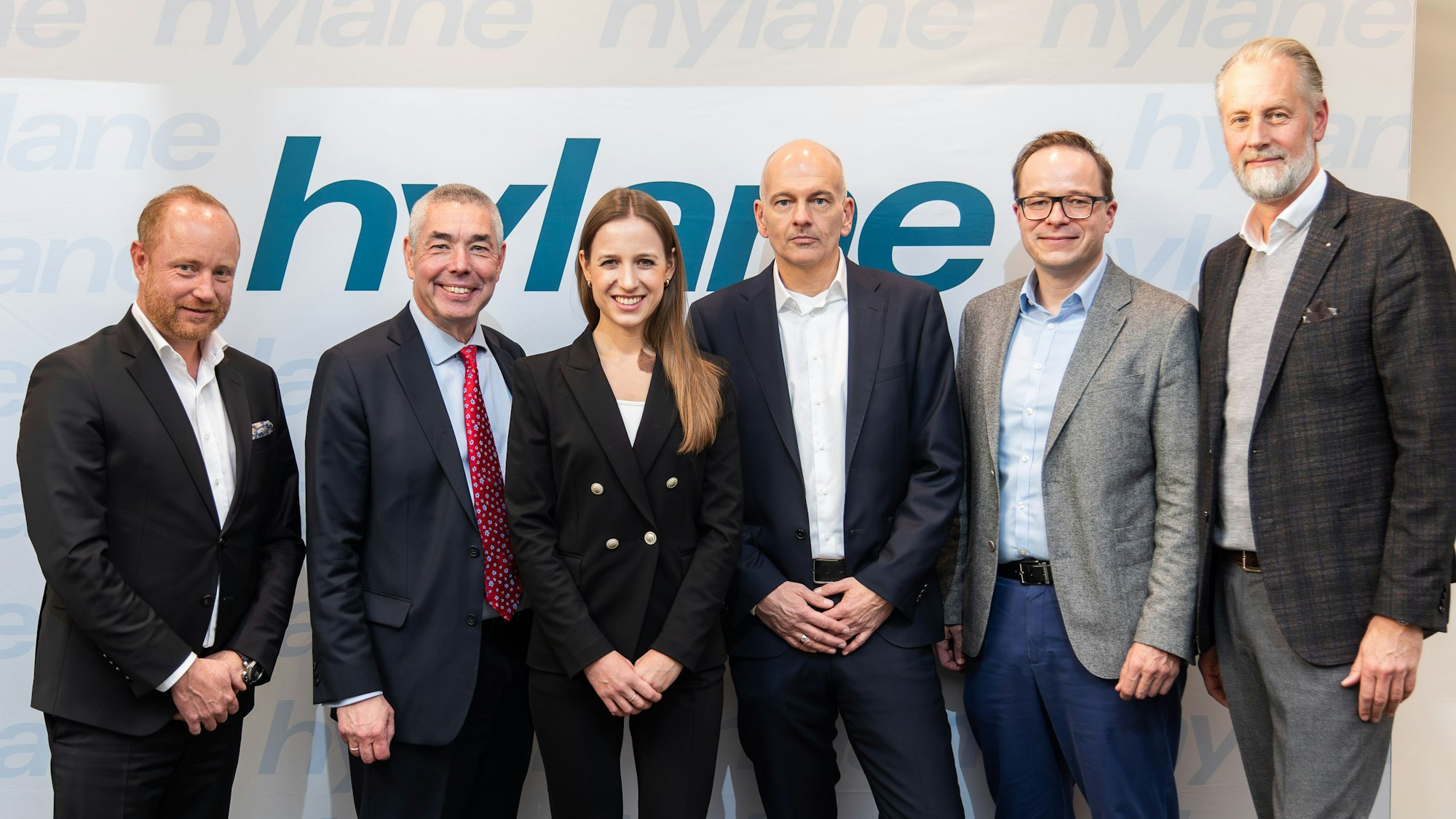 Hylane zog mit seinen Partnern in Köln eine positive erste Jahresbilanz: (v.l.n.r.) Andreas Haller (Quantron), Bernd Zens (Hylane und DEVK Versicherungen), Sara Schiffer (Hylane), Christian Orth (Sonepar), Christian Sulser (Iveco Magirus), Beat Hirschi (Hyundai Hydrogen Mobility)