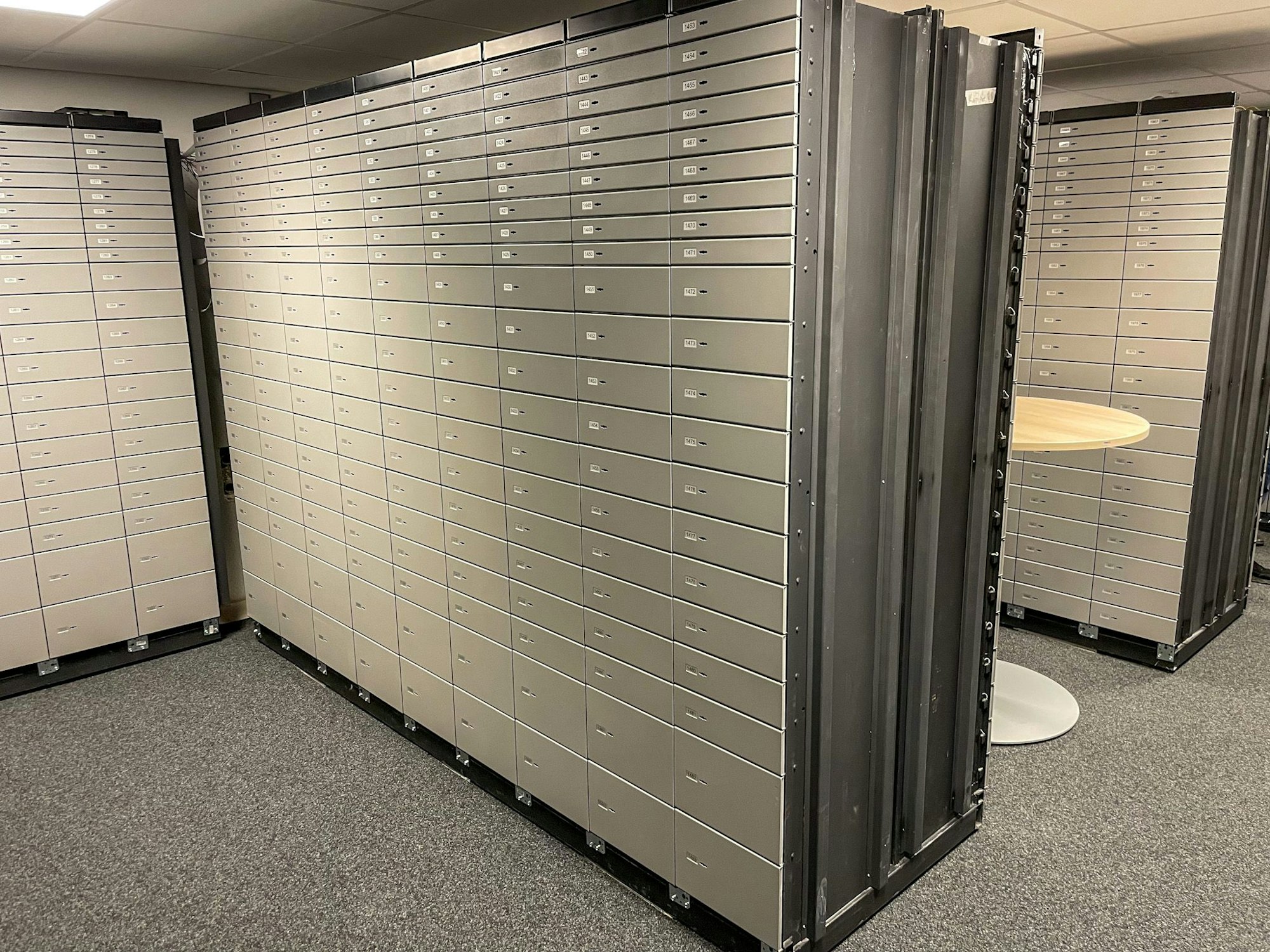 Die Schließfächer im Tresorraum der Leichlinger Filiale der Kreissparkasse Köln