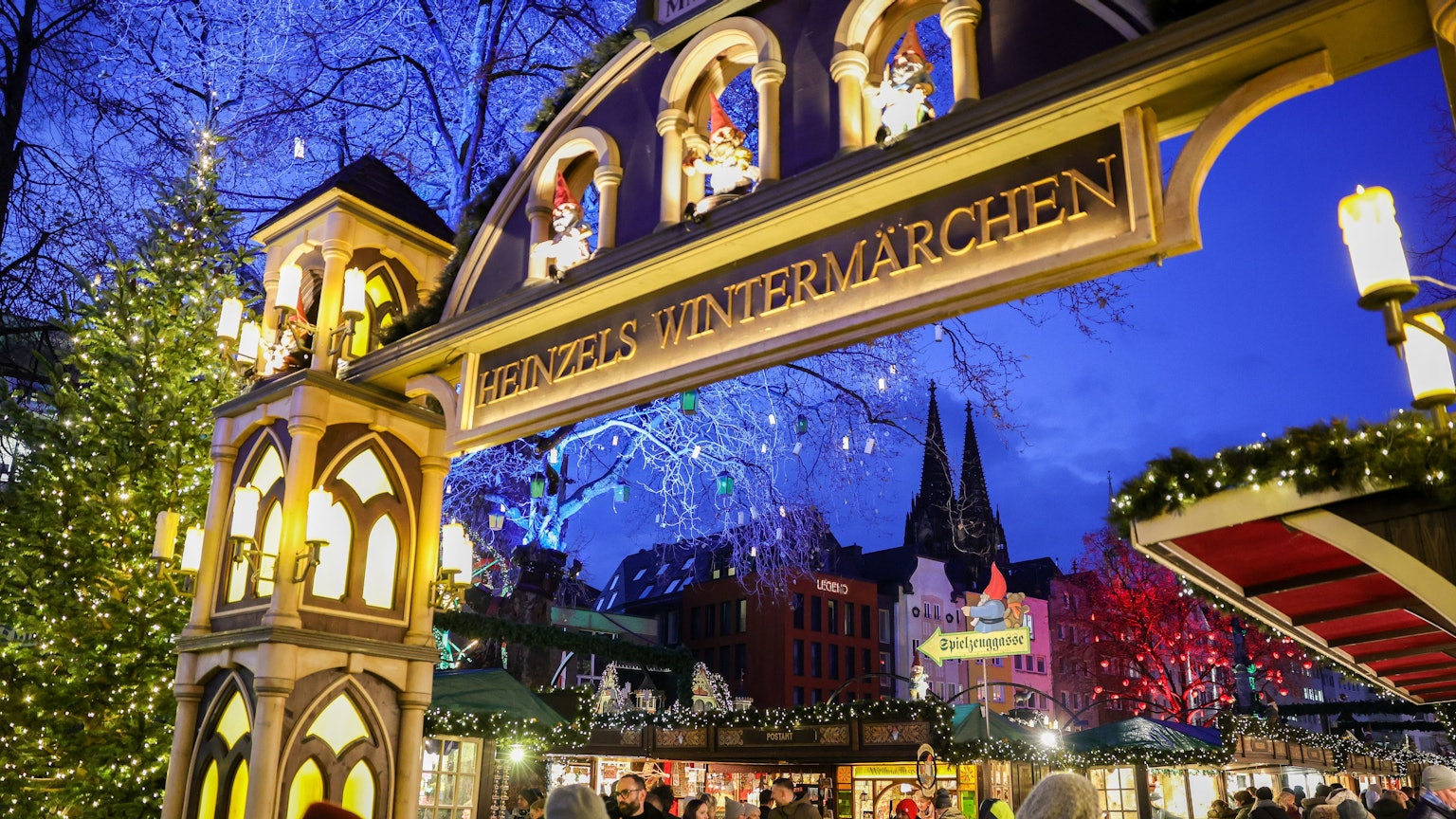 Der Weihnachtsmarkt "Heinzels Wintermärchen" auf dem Heumarkt und dem Alter Markt.