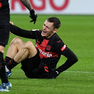 Florian Wirtz mit schmerzverzerrtem Gesicht im Spiel gegen den SC Paderborn.