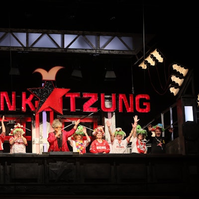 E-Werk, Stunksitzung, Mitte: Moderatorin Biggi Wanninger, 06.12.2023, Bild: Herbert Bucco