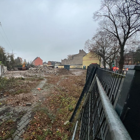 Auf dem Gelände an der Siegburger Straße 275-277 solleh vier Gebäude mit 89 Wohnungen gebaut werden.