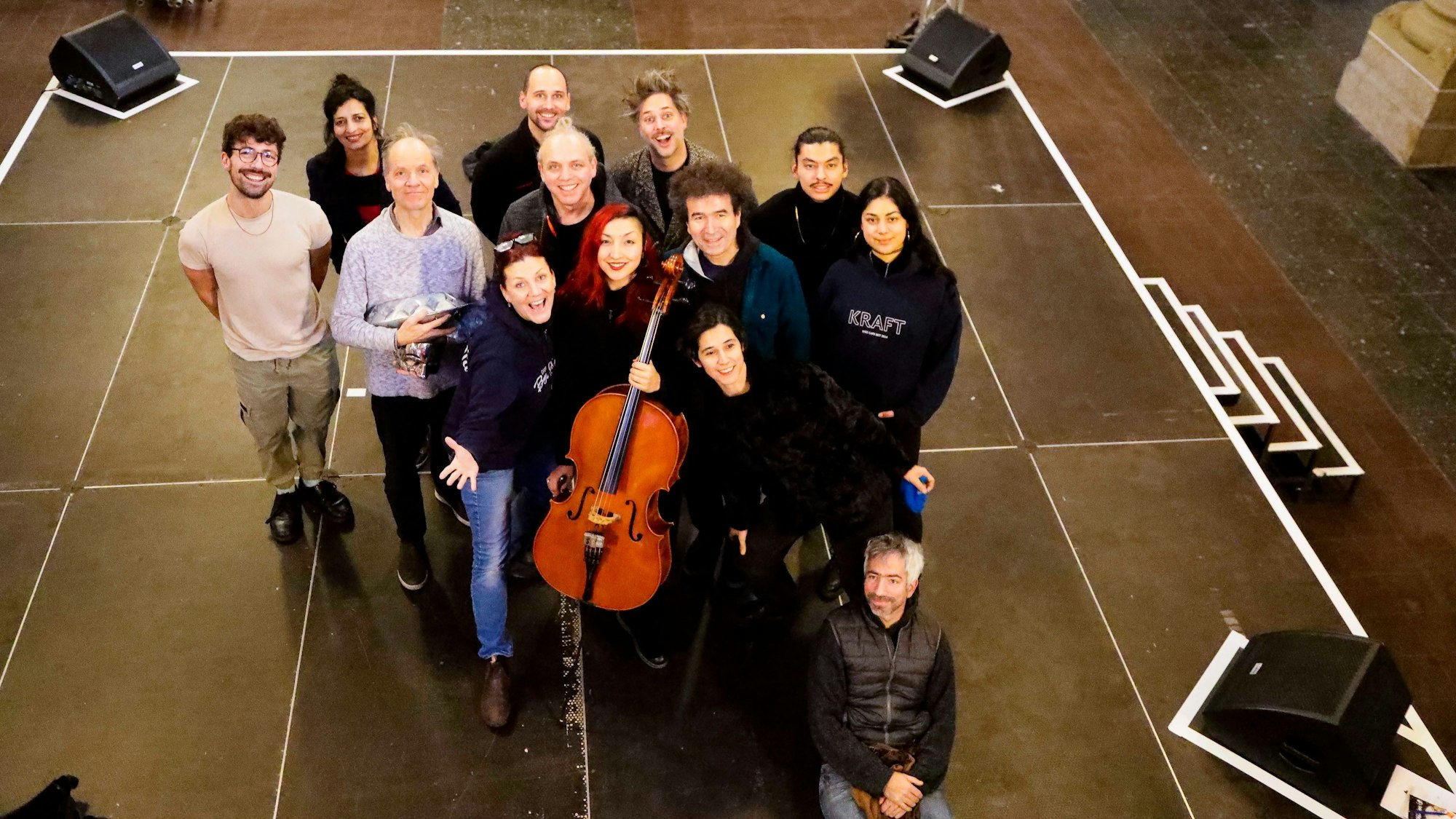 Die Artisten auf der Bühne in der Kirche Sankt Michael am Brüsseler Platz