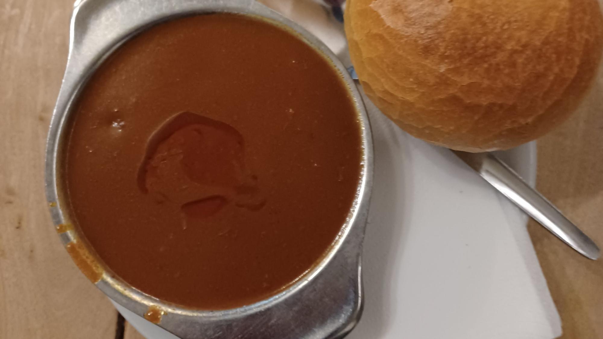 Gulaschsuppe in der Puszta-Hütte.