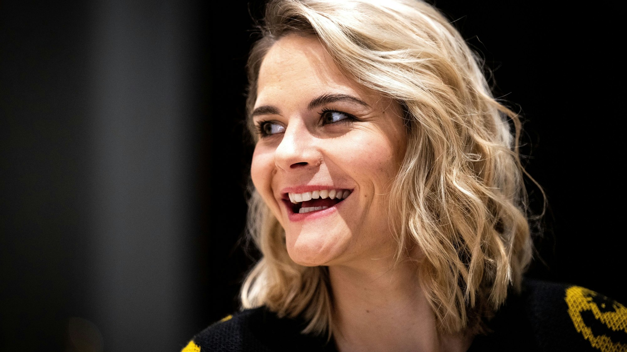 Porträt der Schauspielerin Hazel Brugger