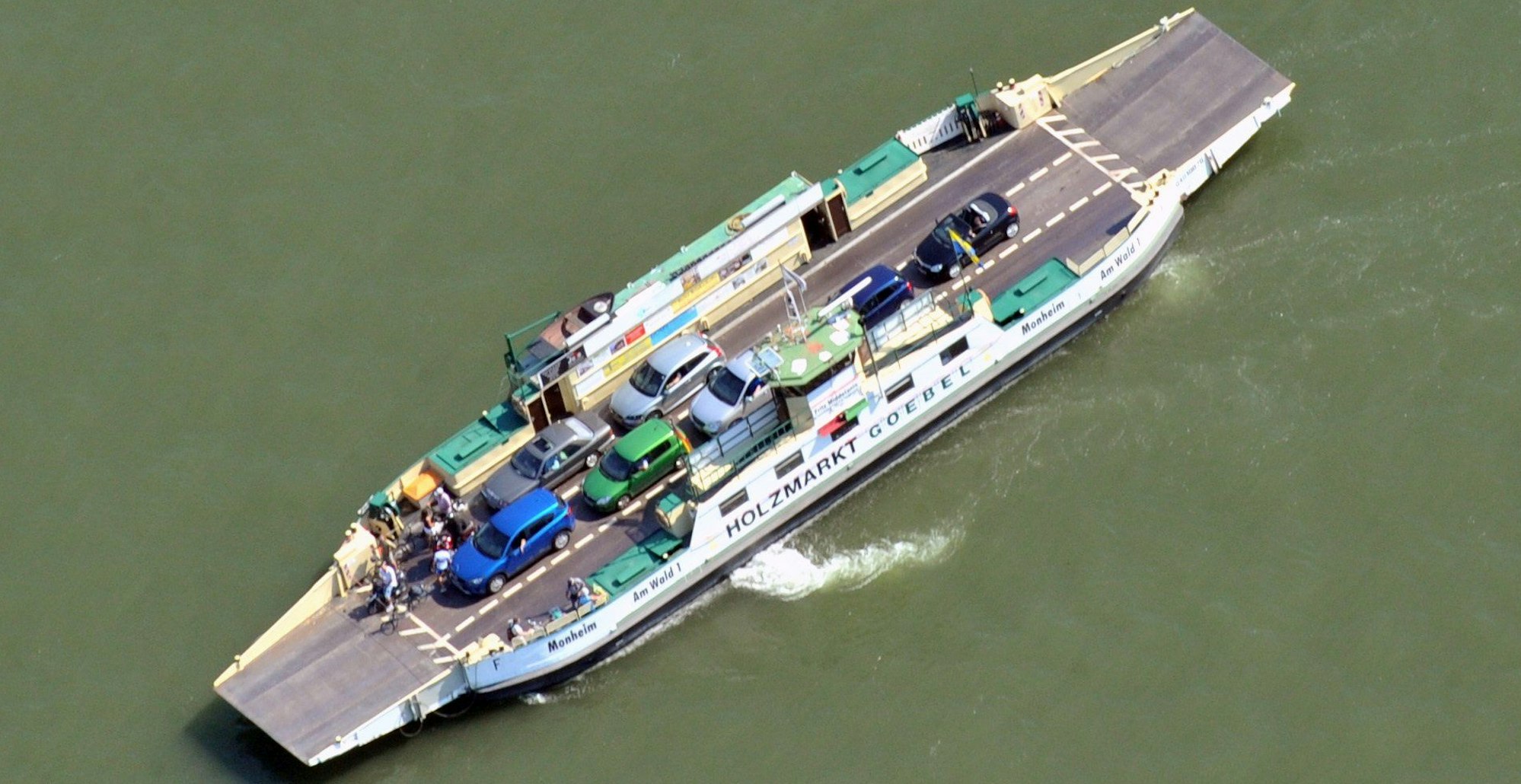 Die Hitdorfer Fähre „Fritz Middelanis“.