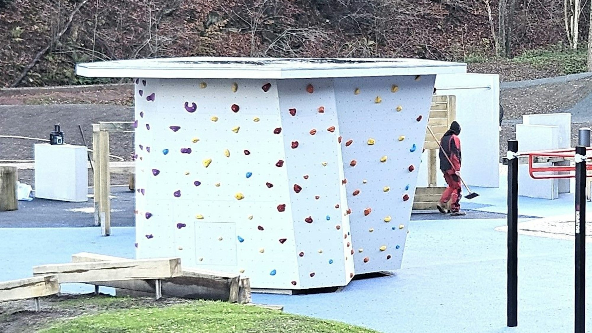 Zu sehen ist der Boulderblock aus dem Schleidener Sportpark.