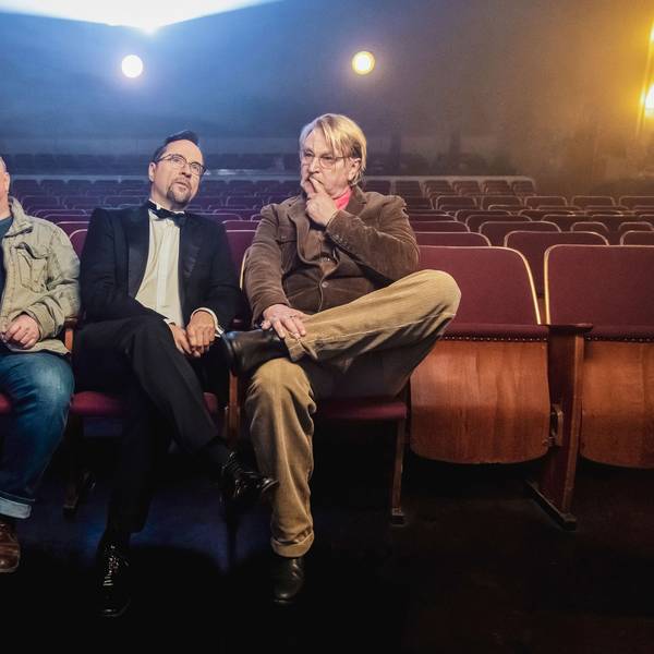 Kommissar Frank Thiel (Axel Prahl, links) und Prof. Karl-Friedrich Boerne (Jan Josef Liefers, Mitte) zusammen mit Stan Gold (Detlev Buck, rechts). Der Bestseller-Autor wird zum Ziel eines Guerilla-Kriegers aus Paraguay.