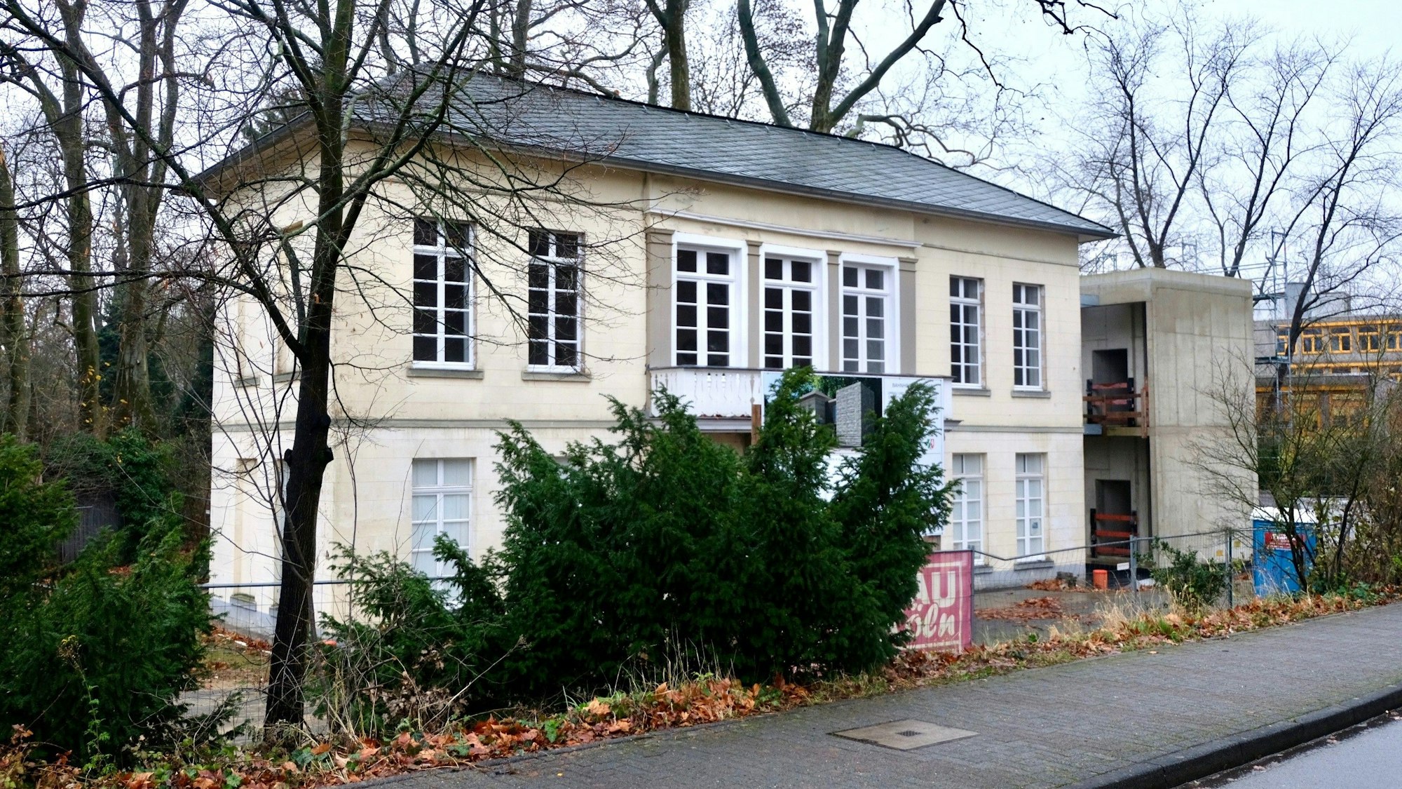 Das historische Bahnhofsgebäude Belvedere in Müngersdorf.