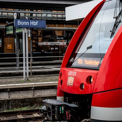 Der Halt am Bonner Hauptbahnhof entfällt in der Zeit komplett.