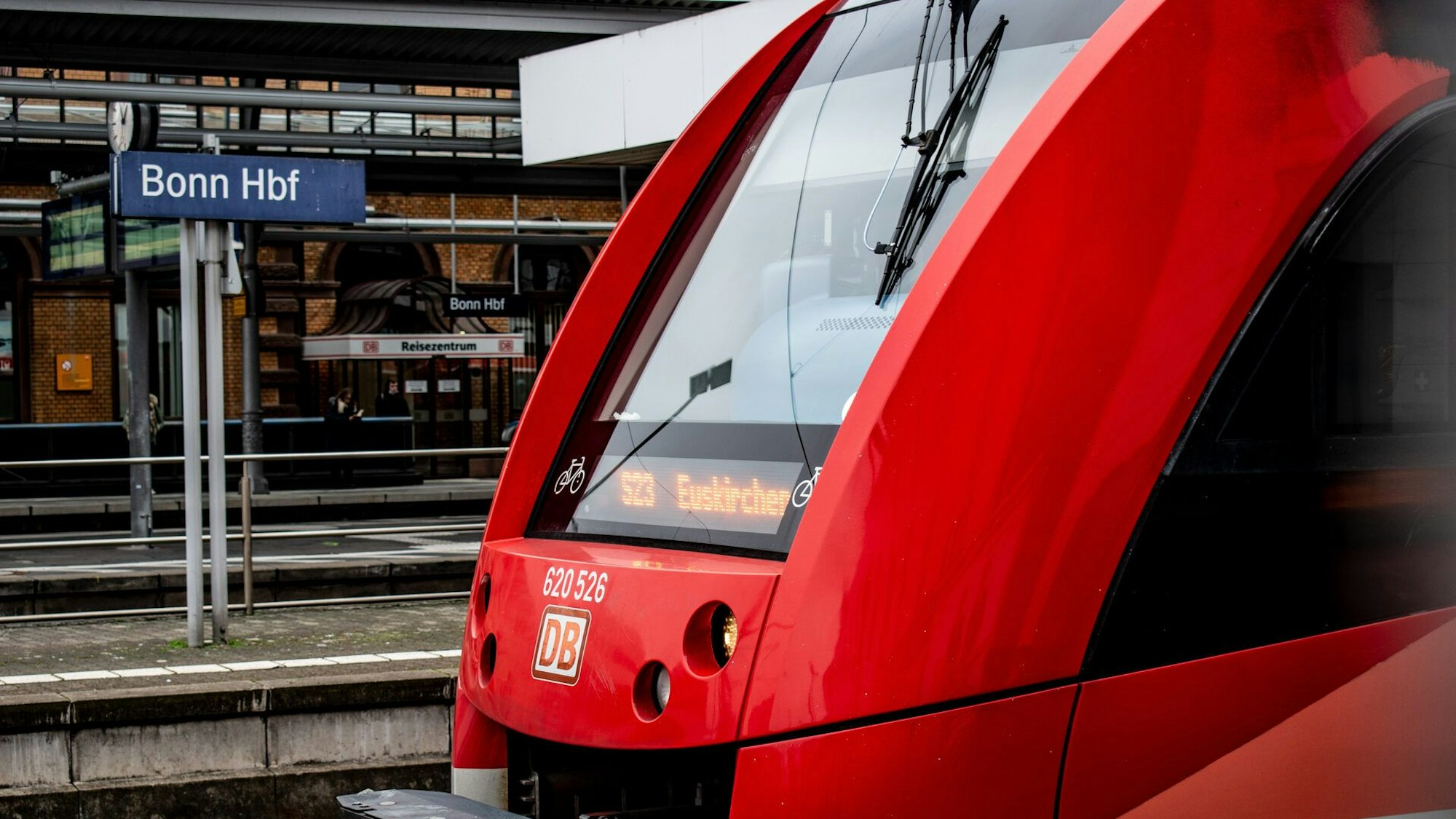 Der Halt am Bonner Hauptbahnhof entfällt in der Zeit komplett.