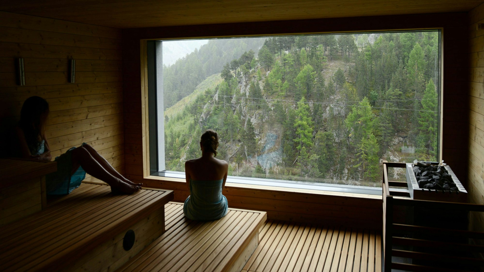 Wellness-Einrichtungen in der Schweiz bestechen (wie hier) oft auch durch ihre unvergleichliche Aussicht.