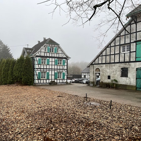 Blick auf den Fachwerkhof Linde