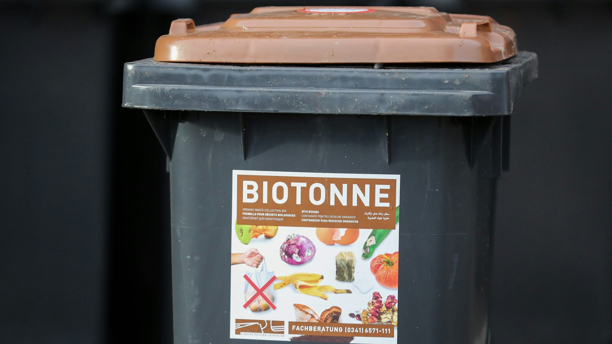 Eine Biotonne. In Bickendorf und Buchforst läuft das Biotonne-Pilotprojekt der AWB. (Symbolbild)