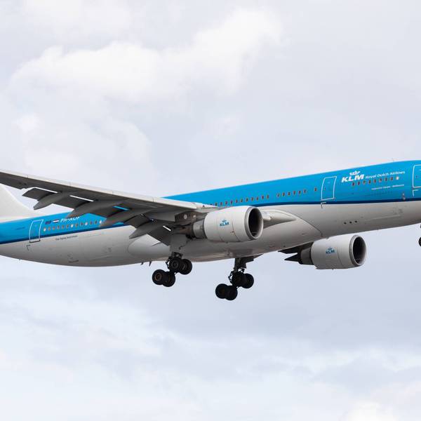 Ein Airbus A330 der niederländischen Fluggesellschaft KLM im Landeanflug. (Symbolbild)
