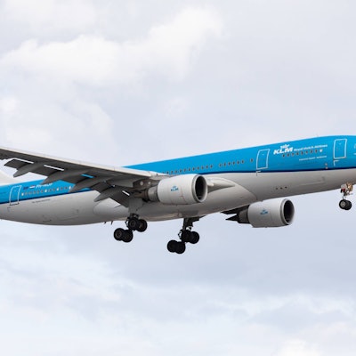 Ein Airbus A330 der niederländischen Fluggesellschaft KLM im Landeanflug. (Symbolbild)