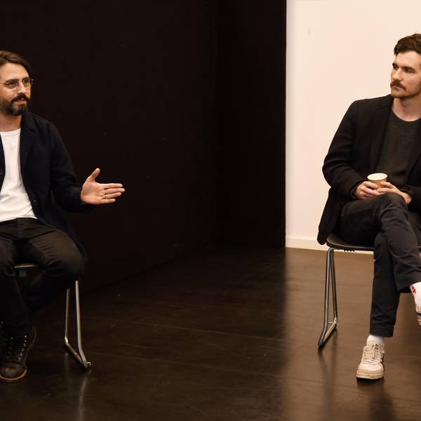 09.12.2020, Köln: Schauspiel Köln Eingang Spielstätte Depot im Carlswerk in Köln Mülheim.
v.li. Regissseur Rafael Sanchez und Schauspieler Sean McDonagh.
Foto: Csaba Peter Rakoczy