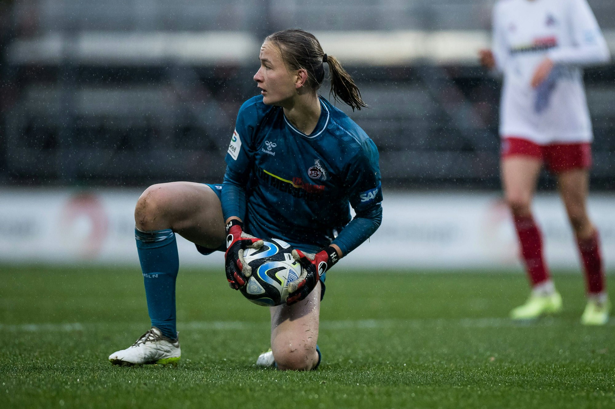 GOOGLE PIXEL Frauen Bundesliga: 1. FC Köln - VfL Wolfsburg 09.12.2ß23 Paula Hoppe 1. FC Köln, 12 hält GOOGLE PIXEL Frauen Bundesliga, 1. FC Köln - VfL Wolfsburg, Köln, Franz-Kremer-Stadion am 09.12.2023 DFB REGULATIONS PROHIBIT ANY USE OF PHOTOGRAPHS AS IMAGE SEQUENCES AND/OR QUASI-VIDEO. *** GOOGLE PIXEL Frauen Bundesliga 1 FC Köln VfL Wolfsburg 09 12 2ß23 Paula Hoppe 1 FC Köln, 12 holds GOOGLE PIXEL Frauen Bundesliga, 1 FC Köln VfL Wolfsburg, Köln, Franz Kremer Stadion am 09 12 2023 DFB REGULATIONS PROHIBIT ANY USE OF PHOTOGRAPHS AS IMAGE SEQUENCES AND OR QUASI VIDEO Copyright: xBEAUTIFULxSPORTS/Wunderlx