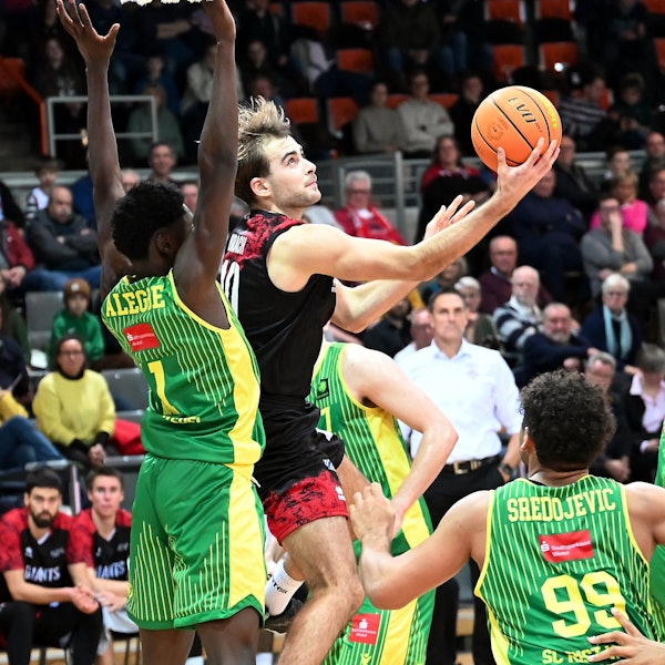09.12.2023, Basketball-Bayer Giants -Rist Wedel
rechts: Sebastian Brach (Bayer)
Foto: Uli Herhaus