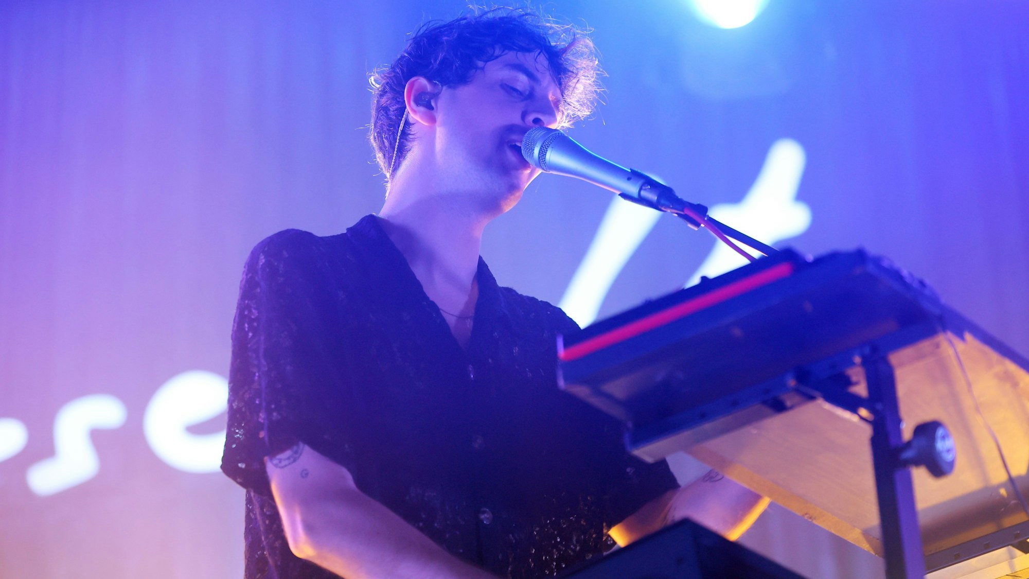 09.12..2023
Köln:
Konzert Roosevelt (bürgerlich Marius Lauber), einer der wenigen Musiker aus Köln, die weltweit erfolgreich sind, spielt mal wieder in seiner alten Heimat (Live Music Hall)
Foto: Martina Goyert