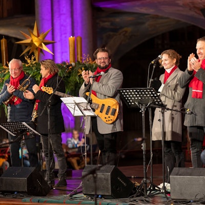 Die Höhner spielen im Kölner Dom.