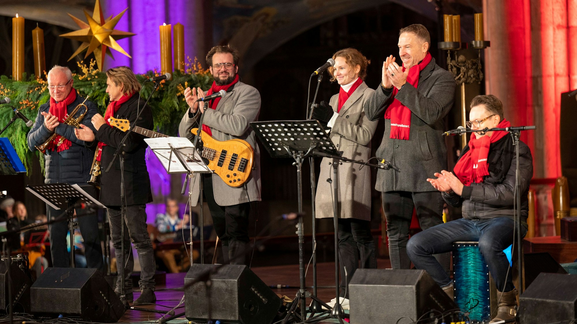 Die Höhner spielen im Kölner Dom.