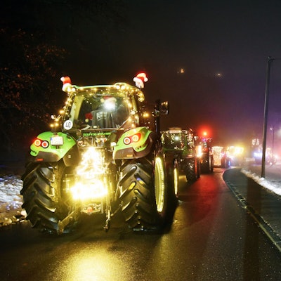 Farmers For Future Marienheide Illuminierte Treckerfahrt Ein Funken Hoffnung Bauern Lichterfahrt ab Winkel