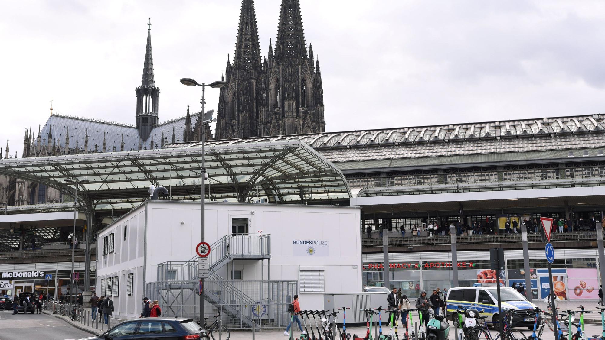 Die Containerbüros der Bundespolizei auf dem Breslauer Platz.