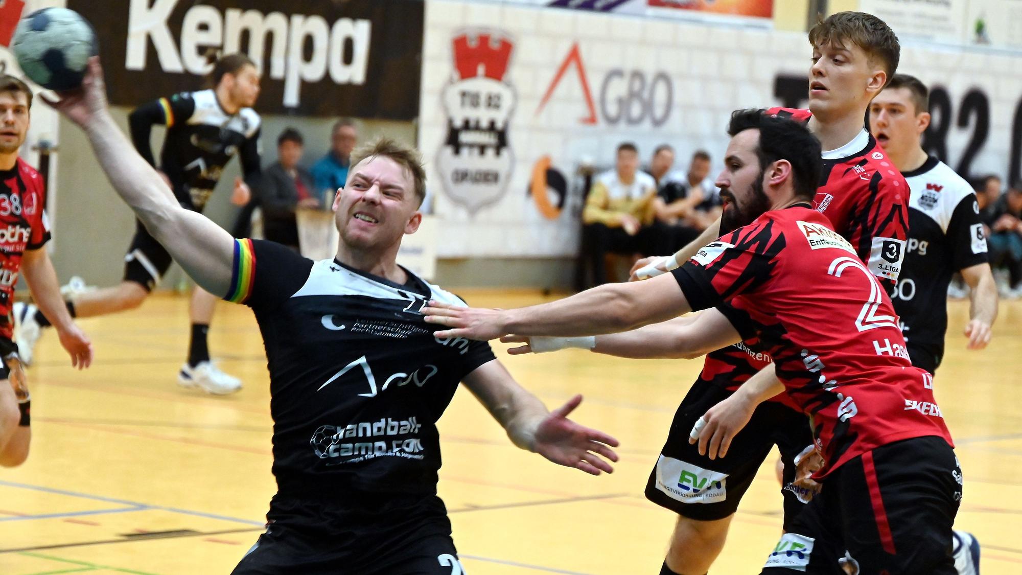09.12.2023, Handball-TuS Opladen-HSG Rodgau
links: Sebastian Damm (Opladen)
Foto: Uli Herhaus