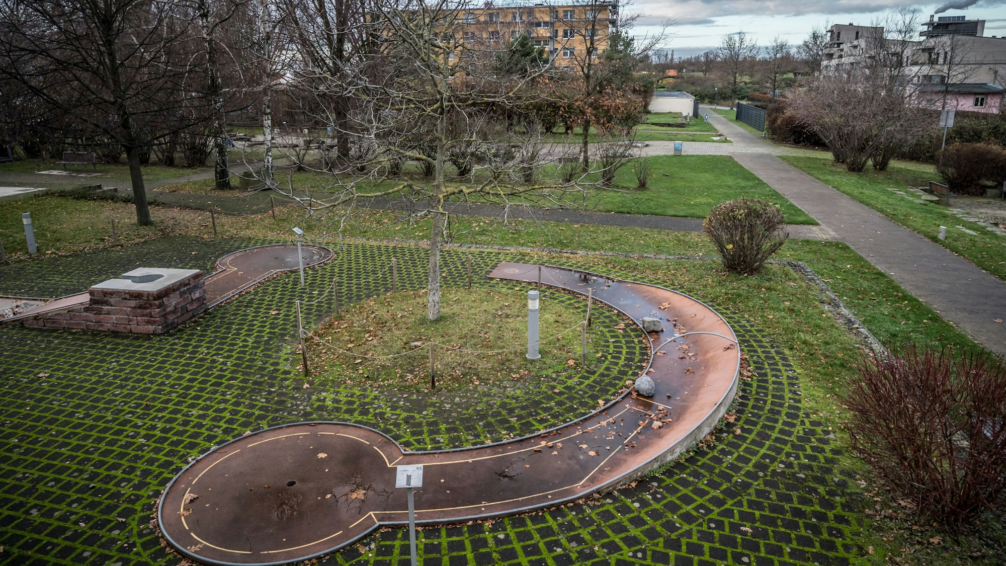 Auch wenn hier nicht nur saubere Erde liegt, kauft die Stadtverwaltung auch diese Grundstücke von Bayer.