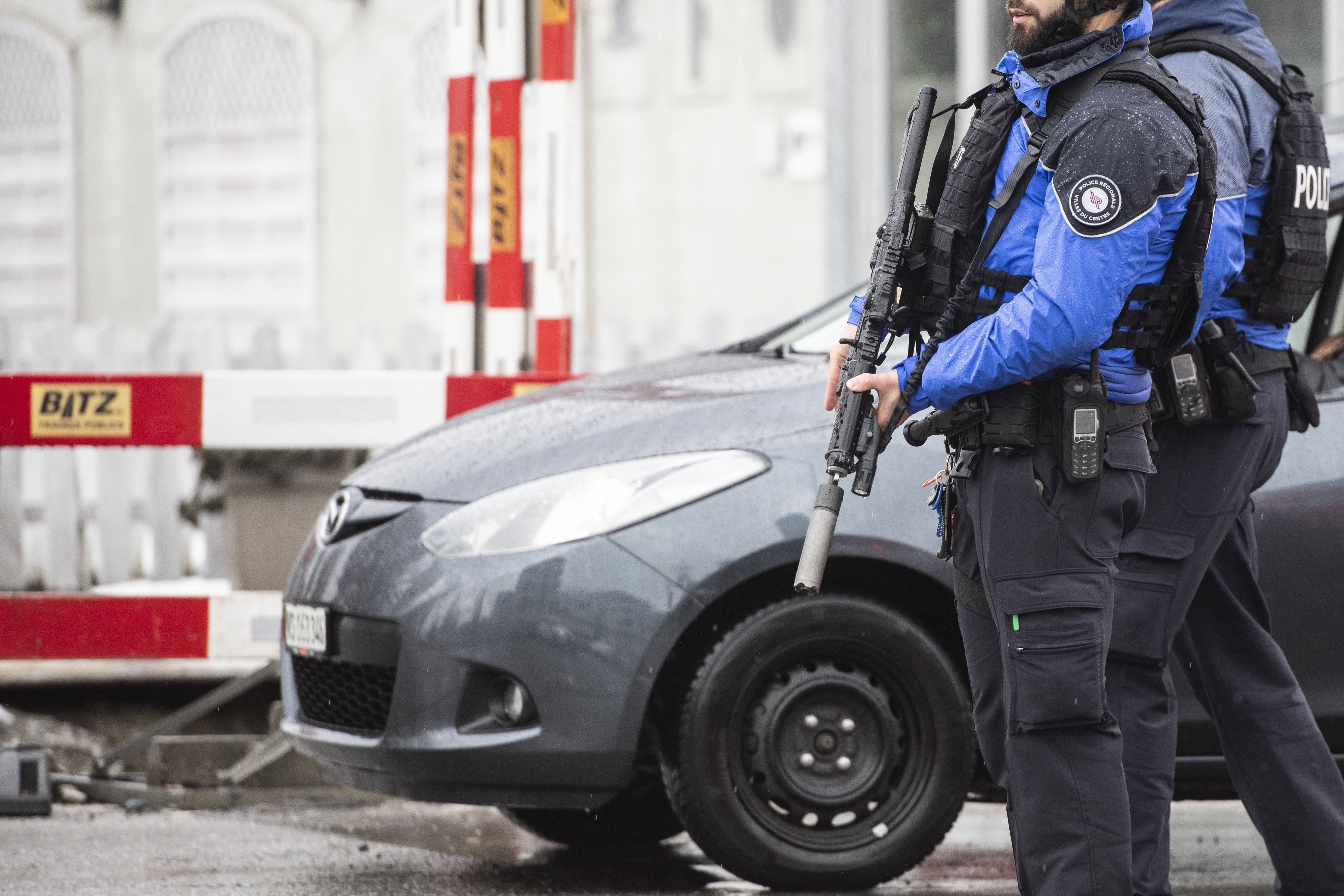 Sion: Blick auf eine von der Polizei gesperrte Straße nach Schüssen in Sitten.