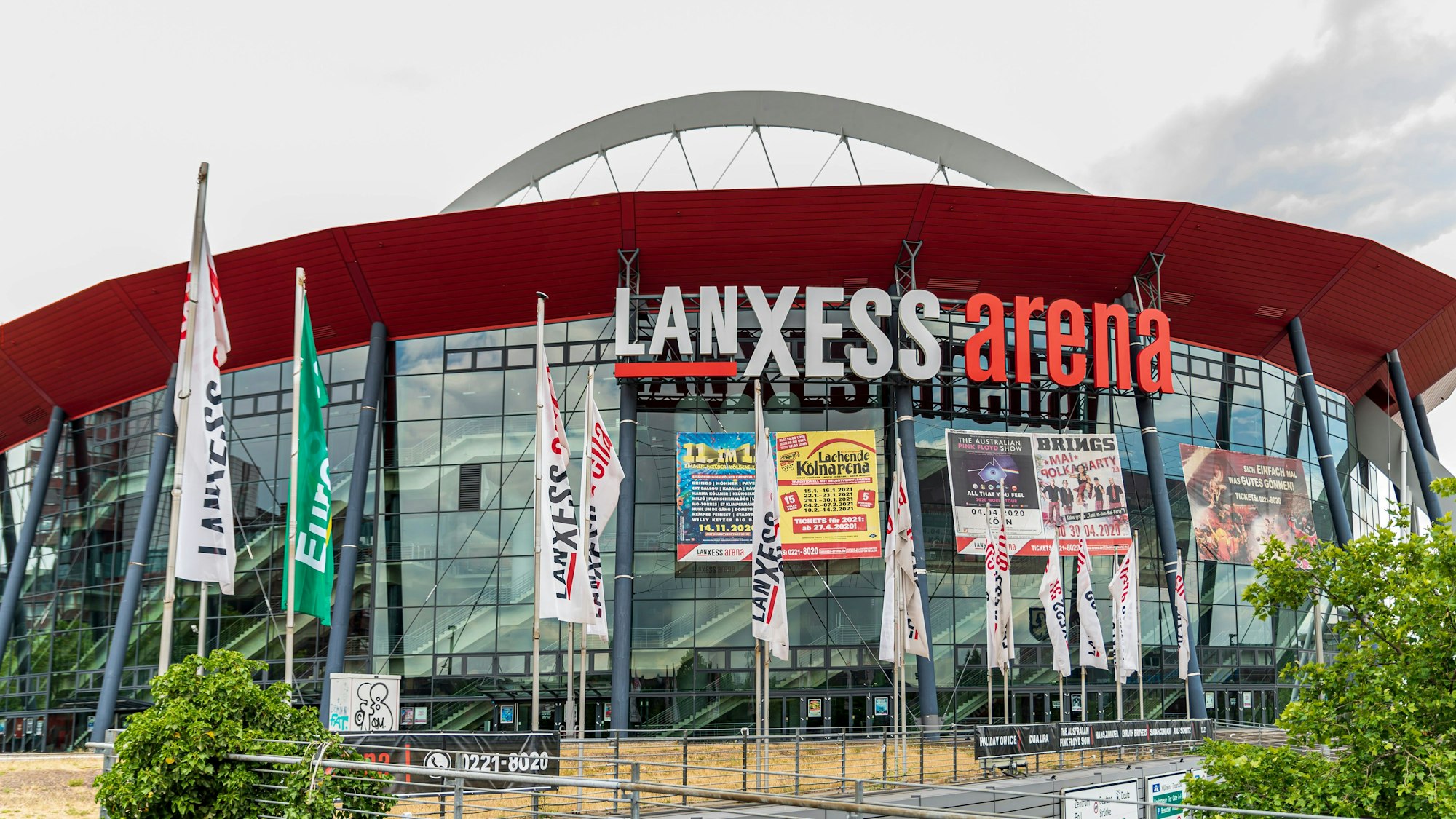 Lanxess-Arena von außen